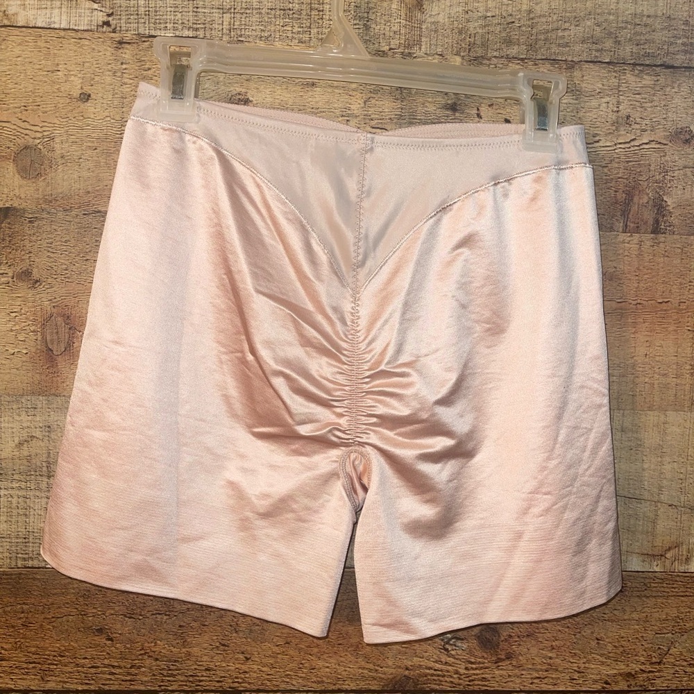 Wacoal nude shapewear shorts - Picture 2 of 6